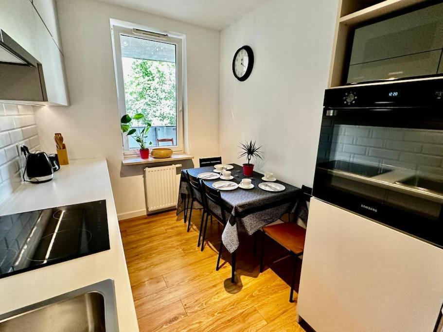 Manhattan Place & Movie Projector Apartament