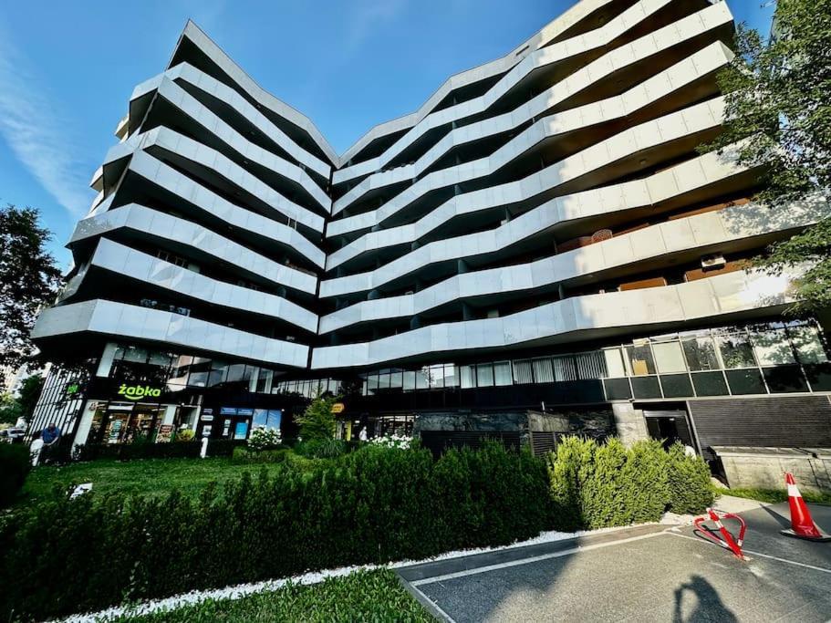 Manhattan Place & Movie Projector Apartament *